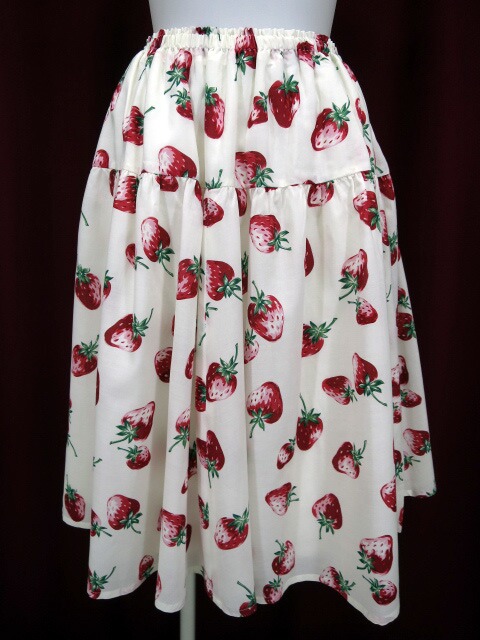 J ane Marple イチゴ柄スカートご検討よろしくお願いします