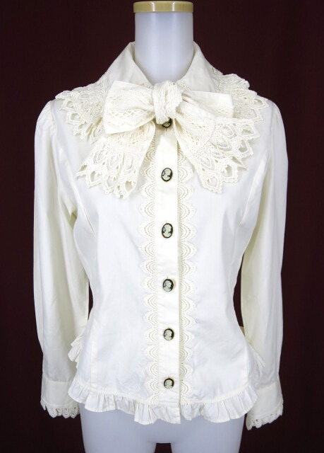 Innocent World カメオボタンブラウス