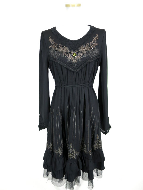 Ozz On 胸ビジュー付きワンピース