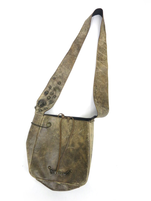 Jean Paul GAULTIER スタッズ付きレザーショルダーバッグ