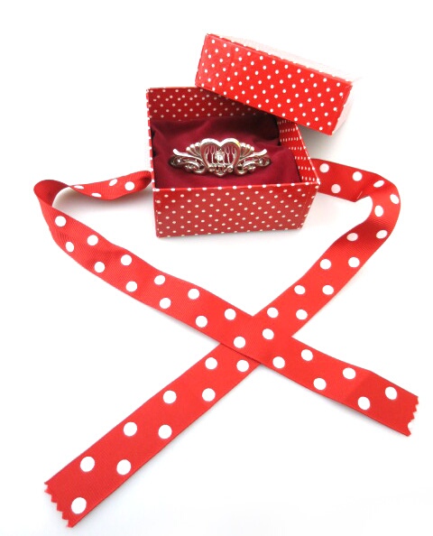 Emily Temple cute ハートモチーフティアラコーム