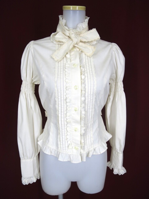 Innocent World 袖シャーリングピンタックブラウス