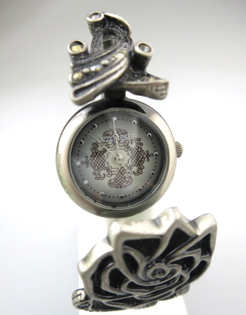 OZZ ONESTE ローズモチーフ バングルウォッチ