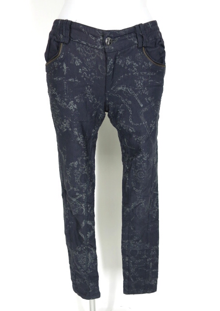 Rozen Kavalier ゴシック総柄のスリムパンツ