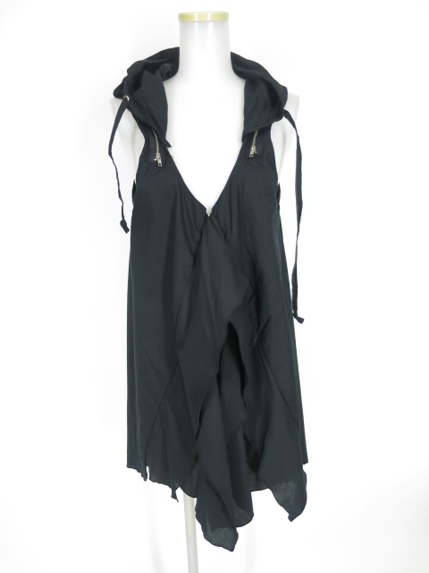 Black MiQuri フード付きノースリーブワンピース