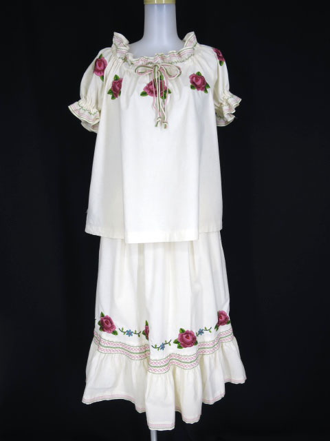 Jane Marple ローズ刺繍半袖プルオーバー＆スカート セット