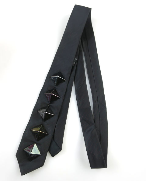 BPN FOR MEN ビッグスタッズ付きネクタイ