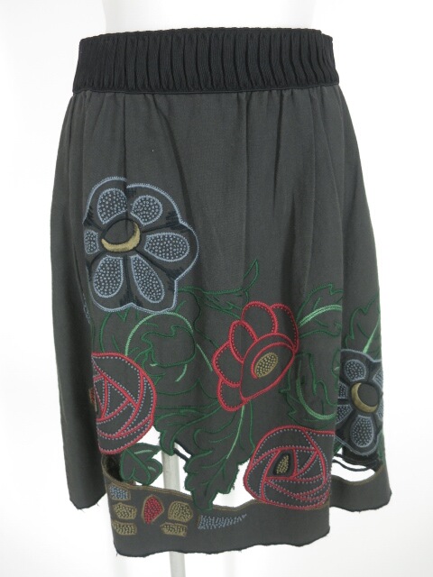 Jane Marple Dans Le Salon フラワー刺繍スカート