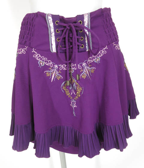 OZZ ONESTE 刺繍入りオーバースカート付きショートパンツ