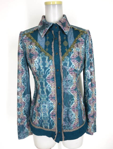 OZZ ONESTE バタフライ柄ブラウス