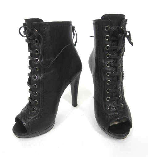 miu miu オープントゥ ブーティ