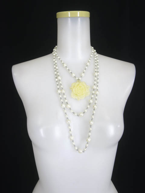 Ozz Croce ローズモチーフ付き3連パールネックレス