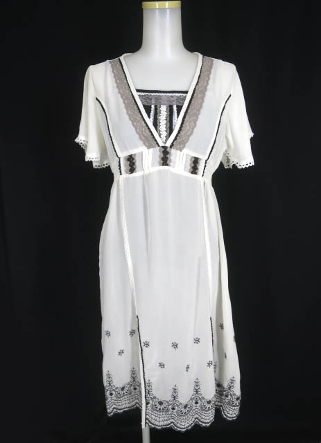 OZZ ANGELO 刺繍入りシフォン半袖ワンピース