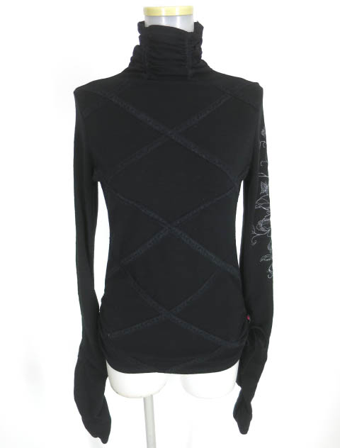 Ozz On 袖刺繍入りハイネックニットプルオーバー