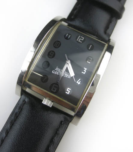 Jean Paul GAULTIER ラウンドガラス腕時計