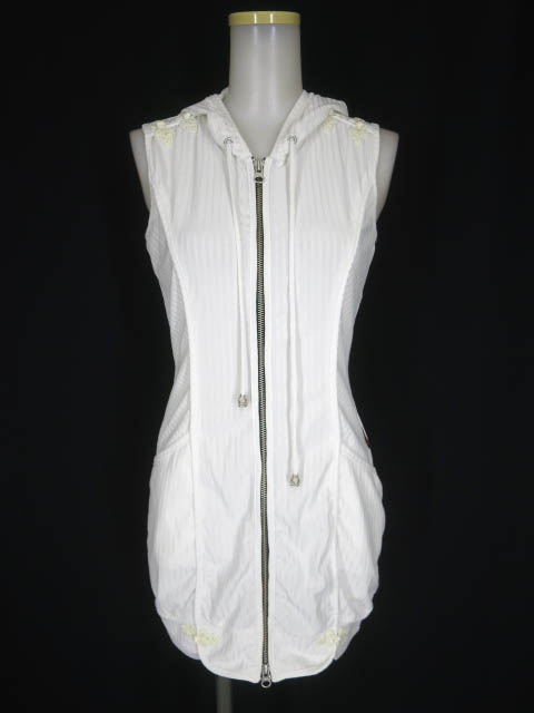 OZZ ONESTE 和花刺繍入りノースリーブジップパーカー