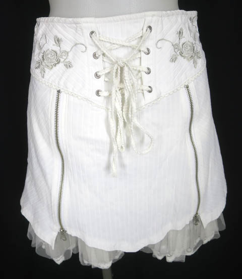 OZZ ONESTE ローズ刺繍入りミニスカート