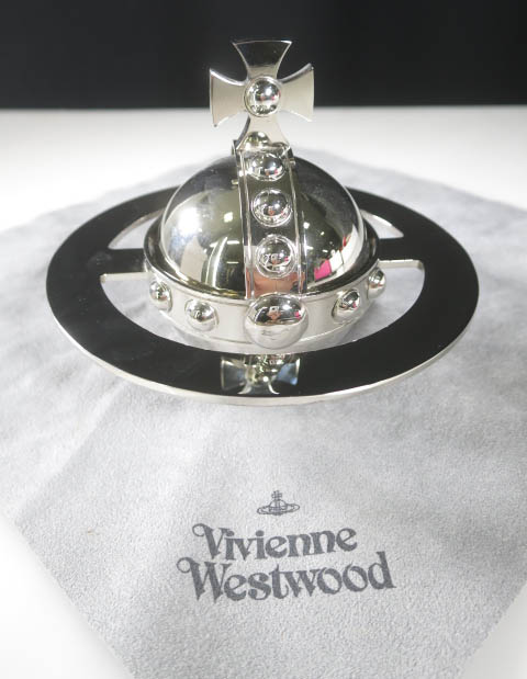 Vivienne Westwood オーブ型ケース