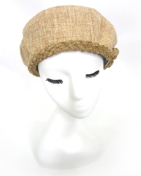 バラ色の帽子 四つ編み飾りシートベレー