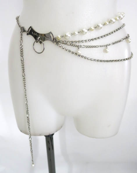 alice auaa コウモリプレート ラインストーン＆パール 4連チェーンベルト