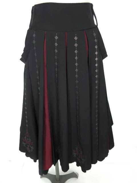 OZZ ONESTE 霧蝶刺繍入り袴風プリーツスカート