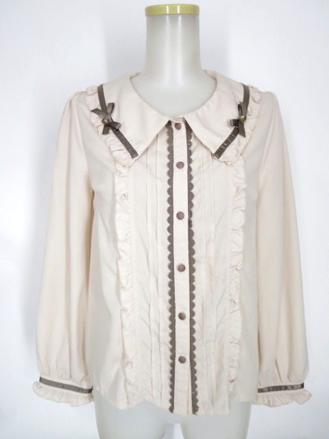 axes femme POETIQUE 釦デザインフリルブラウス