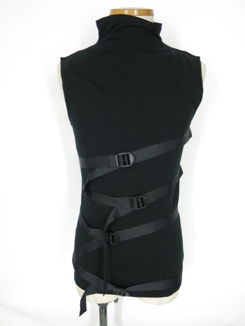 alice auaa 拘束ベルト付きノースリーブカットソー