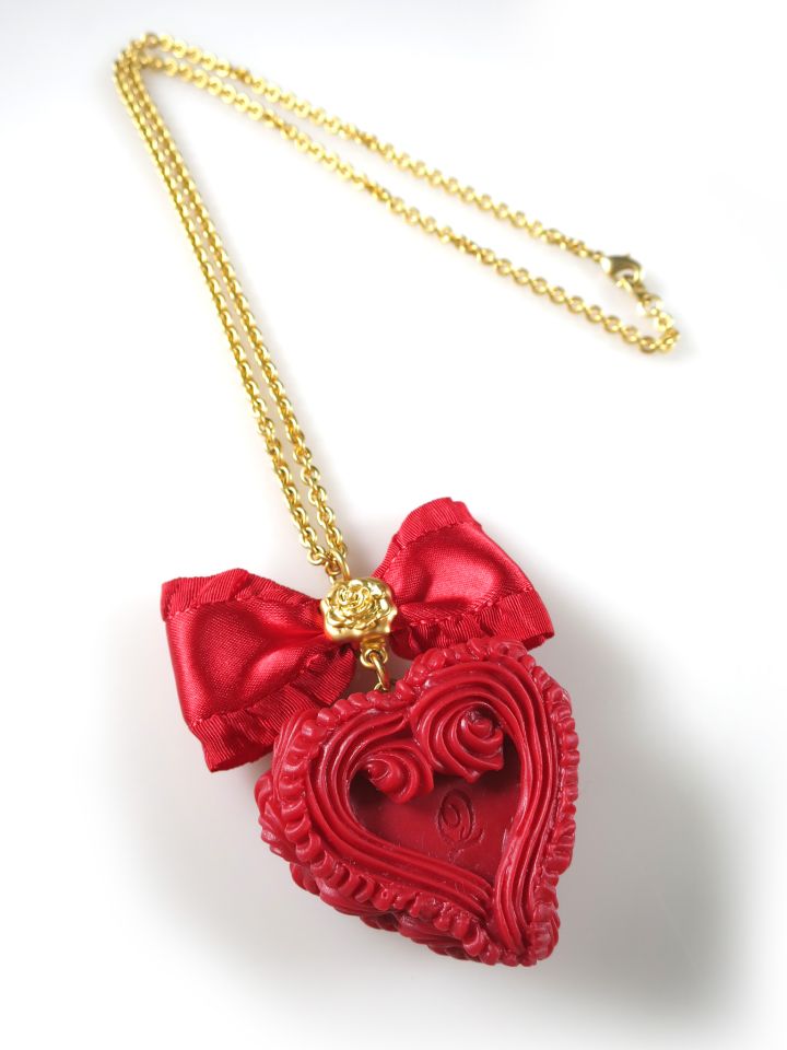 Q-pot. ブラッドアウトケーキ ネックレス