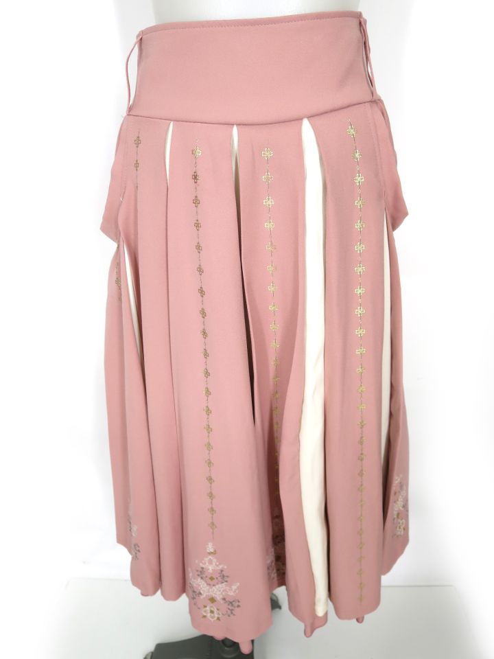 OZZ ONESTE 霧蝶刺繍入り袴風プリーツスカート