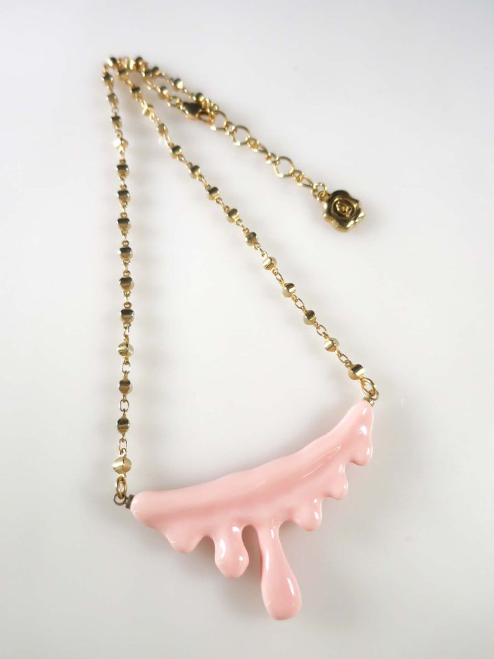 Q-pot. ストロベリーミルク メルトネックレス
