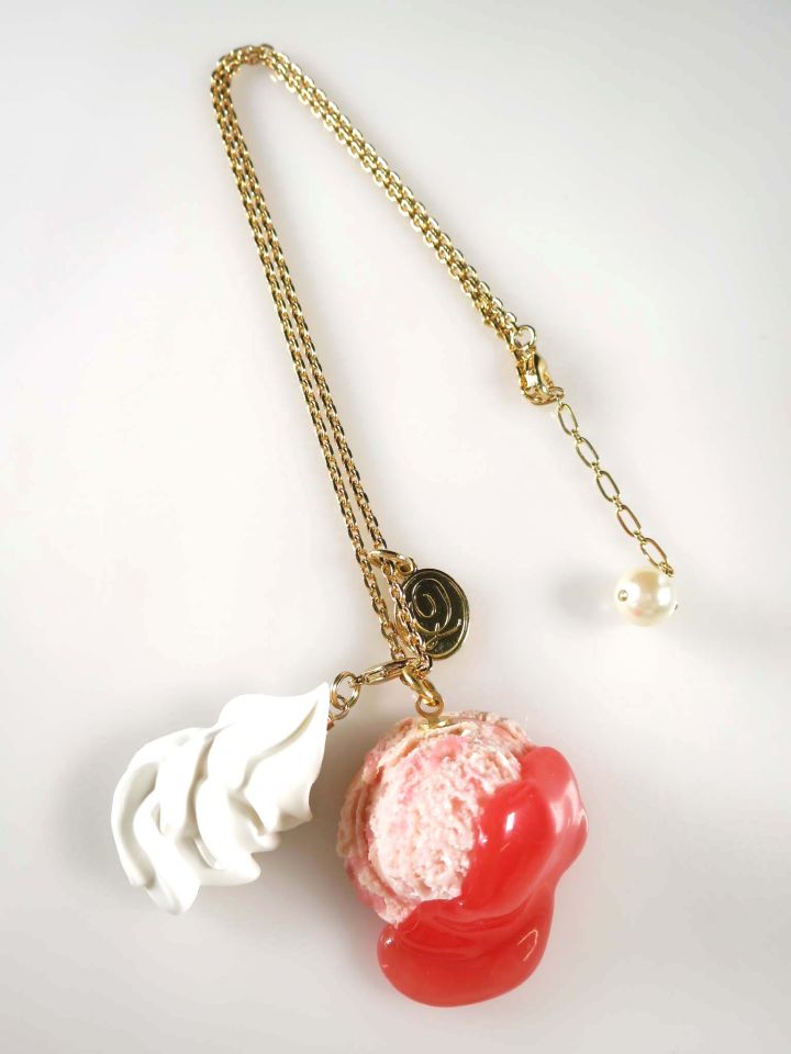Q-pot. ソースドストロベリーアイス＆ホイップ ネックレス