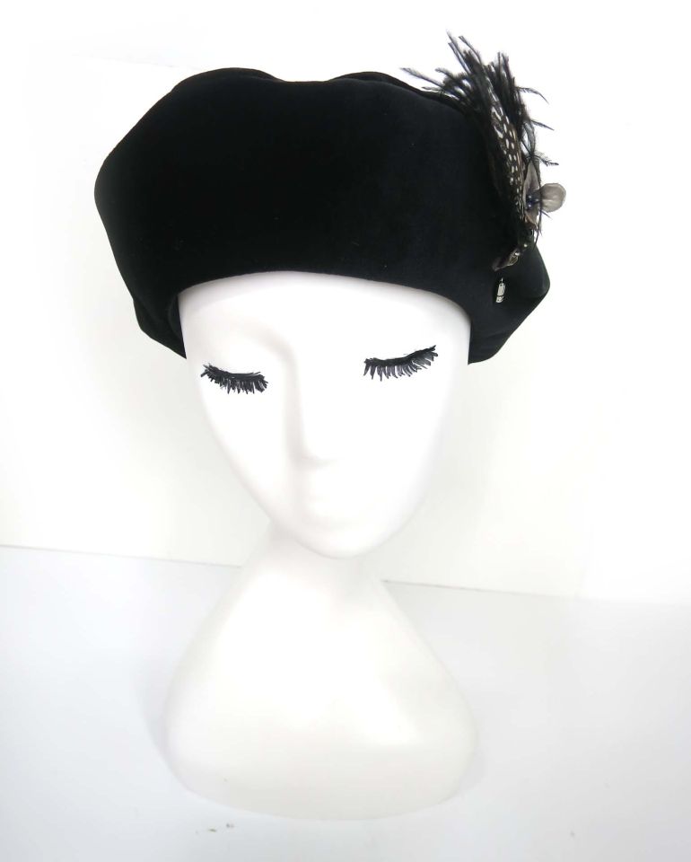 corgi-corgi フェザーピン付き別珍ベレー